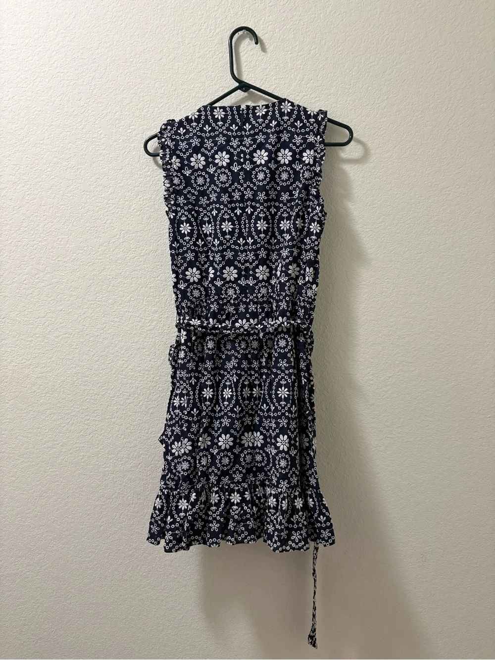 Kate Spade New York sleeveless eyelet wrap dress in navy blue. Size 2. NWOT